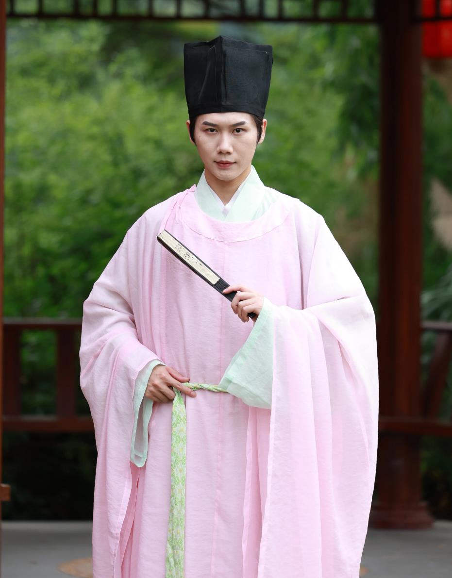 Song Dynasty Pink Round Collar Robe Large Sleeved Mens Hanfu Traditional Chinese Clothing