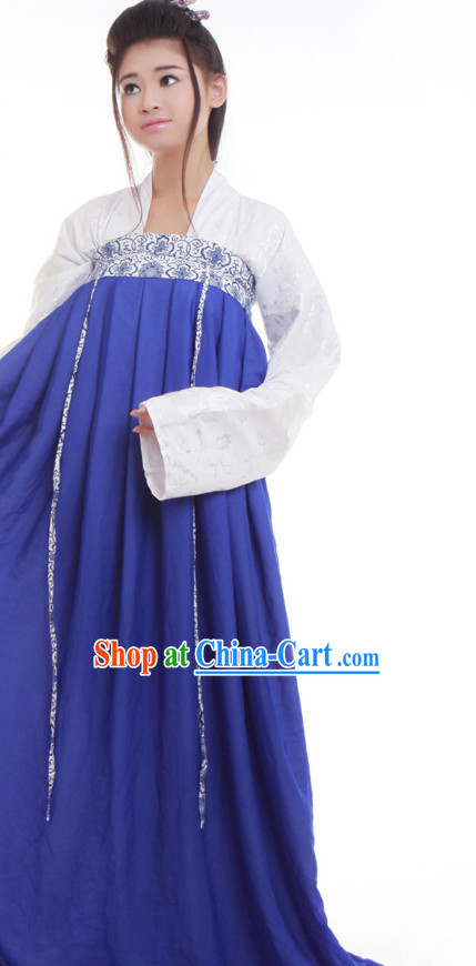 Tang Dynasty Costume in China for Women