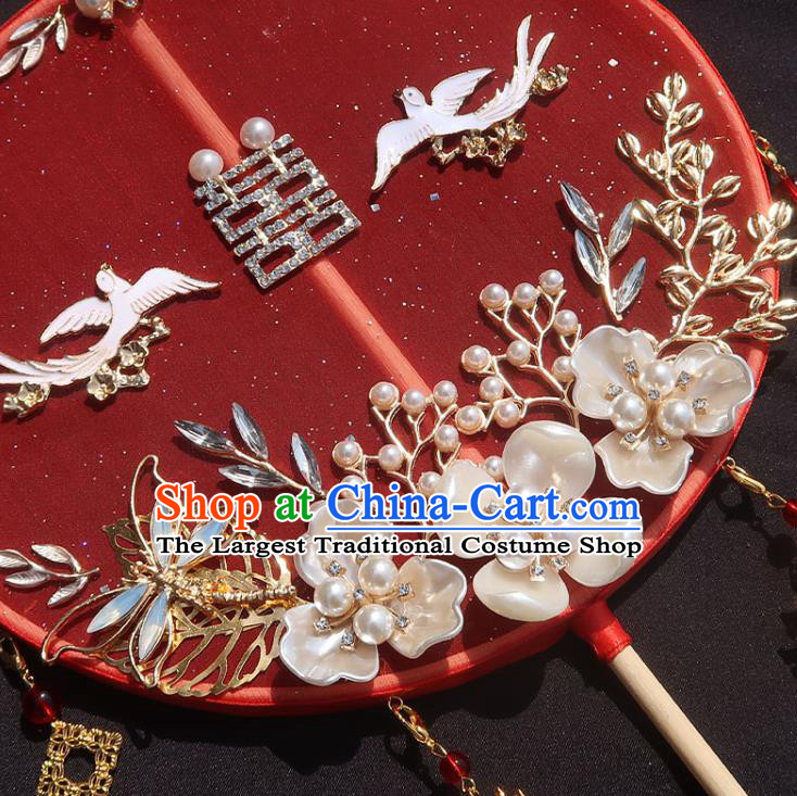 China Traditional Hanfu Red Silk Circular Fan Classical Wedding Fan Handmade Shell Flowers Palace Fan