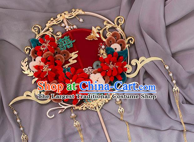 China Handmade Wedding Palace Fan Traditional Hanfu Silk Fan Classical Red Velvet Chrysanthemum Circular Fan