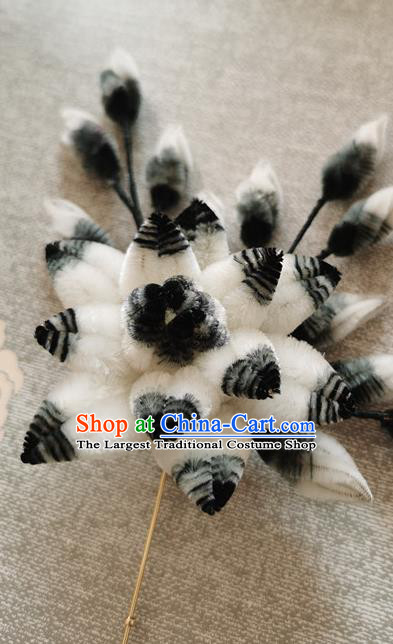 Handmade China Classical White Velvet Brooch Traditional Cheongsam Accessories
