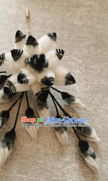 Handmade China Classical White Velvet Brooch Traditional Cheongsam Accessories