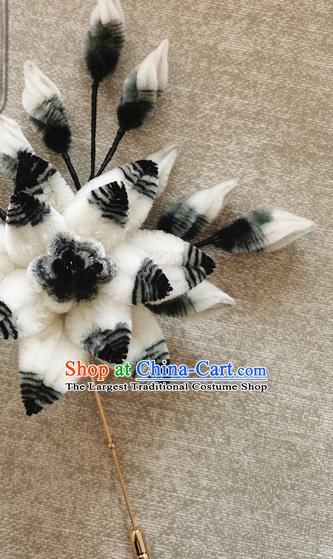 Handmade China Classical White Velvet Brooch Traditional Cheongsam Accessories